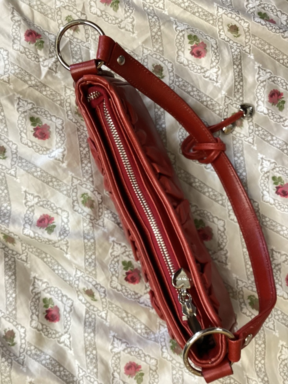Lovecat Red Ruffle Leather Shoulder Bag with Heart-Tip Drawstring - Picture 10 of 16